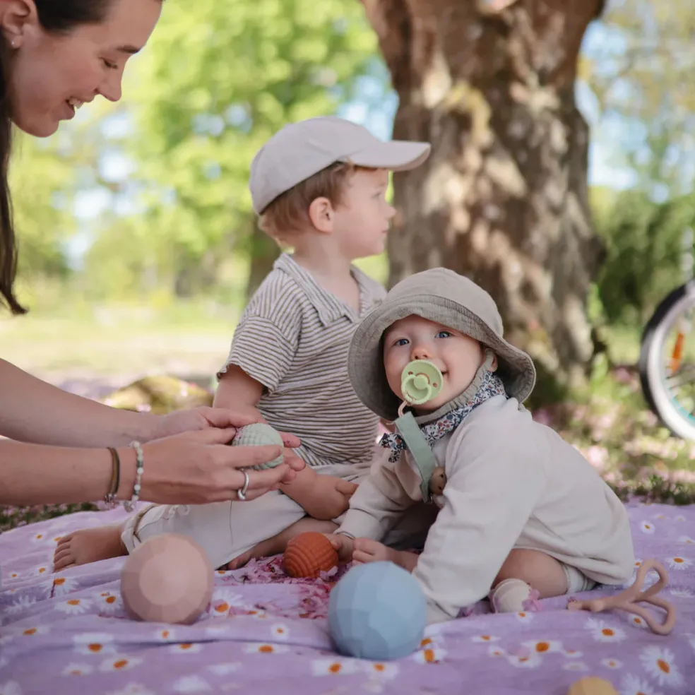 balle_de_motricit_blush___2.webp Balle de Motricité Blush - Mushie