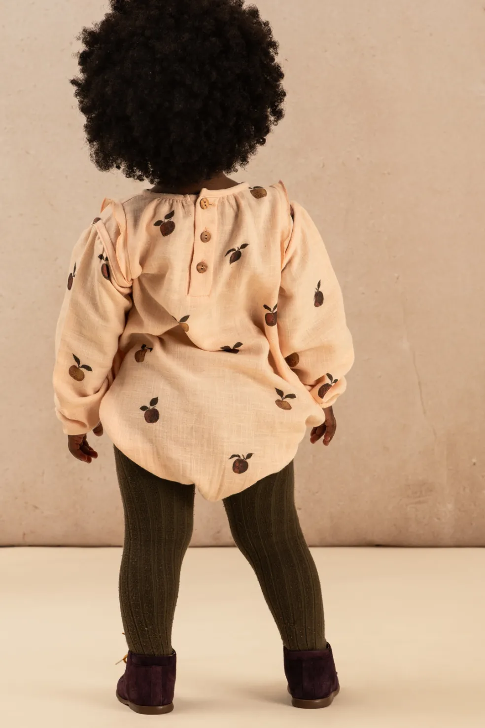 barboteuse_esme_rose_pomm_2.webp Barboteuse Esmée Rose Pommes - Studio Bohème