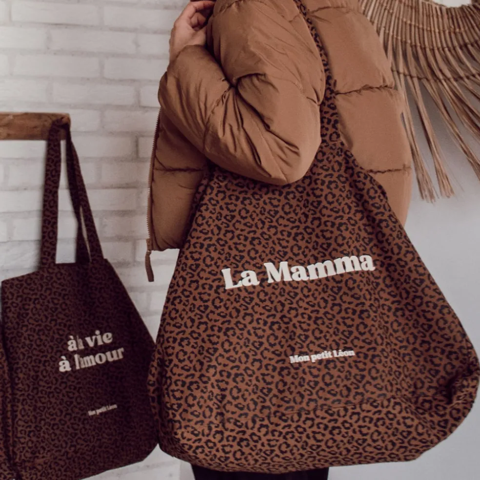 cabas_lopard_quotla_mamma_0.webp Cabas Léopard "La Mamma" - Mon Petit Léon
