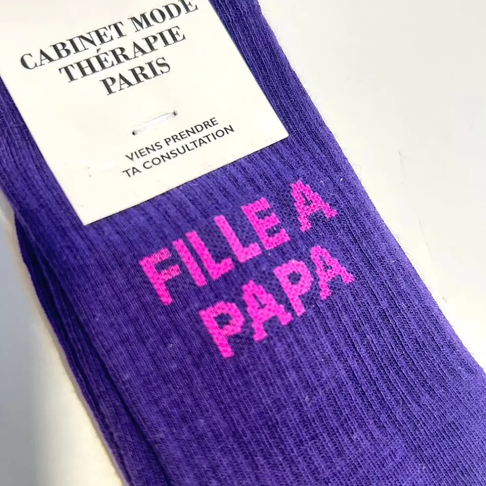 chaussette_kids_quotfille_0.webp Chaussette Kids "Fille à Papa" Violet - Cabinet Mode Thérapie