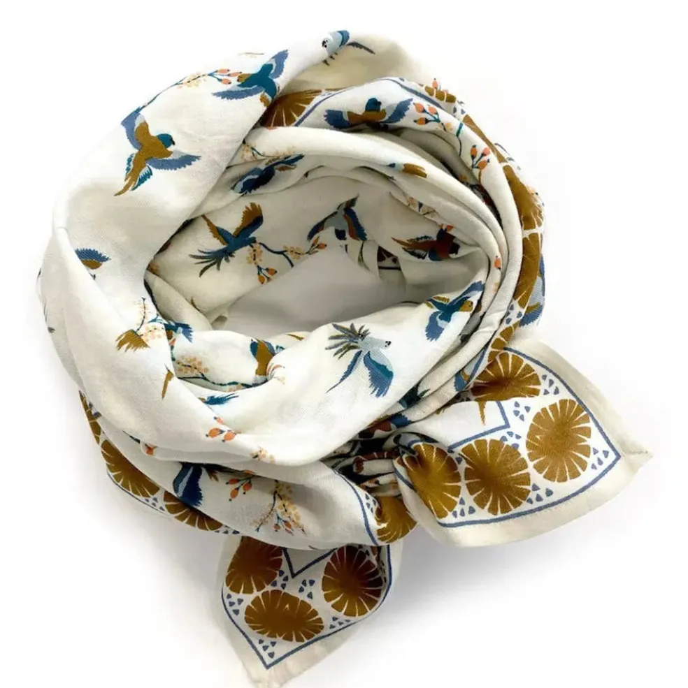 foulard_latika_cerisier_f_0.webp Foulard Latika Cerisier Fleur de Vanille - Apaches Collections
