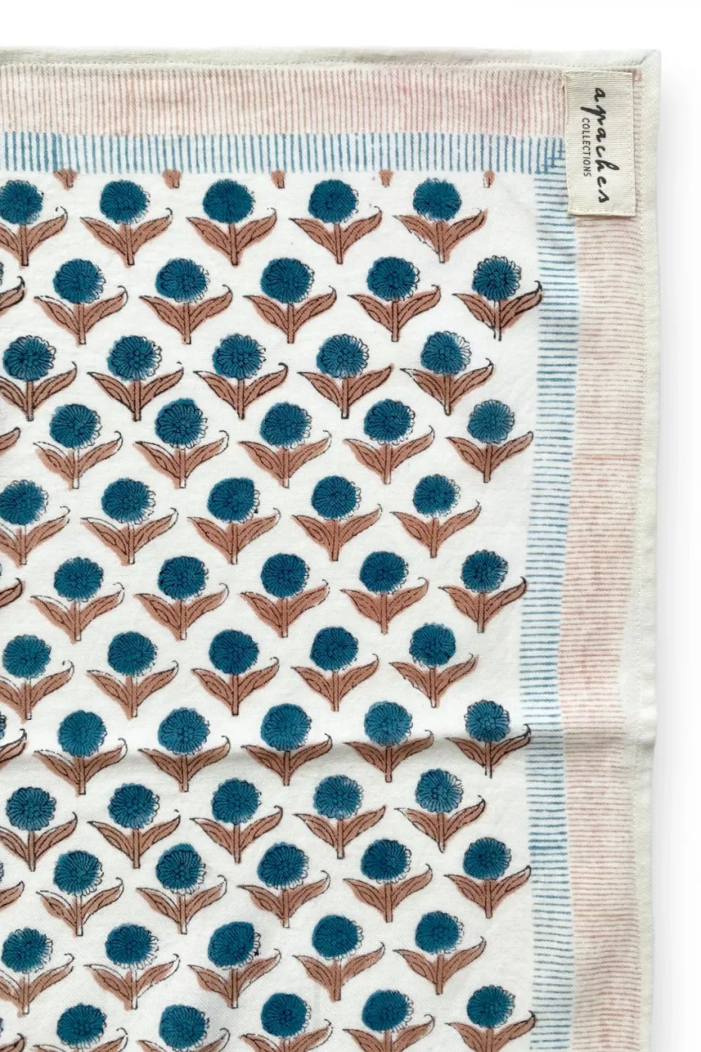 foulard_manika_lotus_cham_2.webp Foulard Manika Lotus Chamallow - Apaches Collections