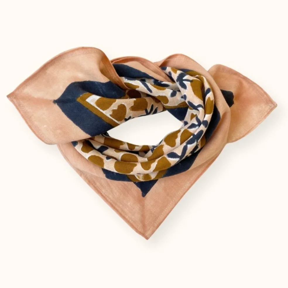 foulard_manika_tulipe_mac_0.webp Foulard Manika Tulipe Macadamia - Apaches Collections