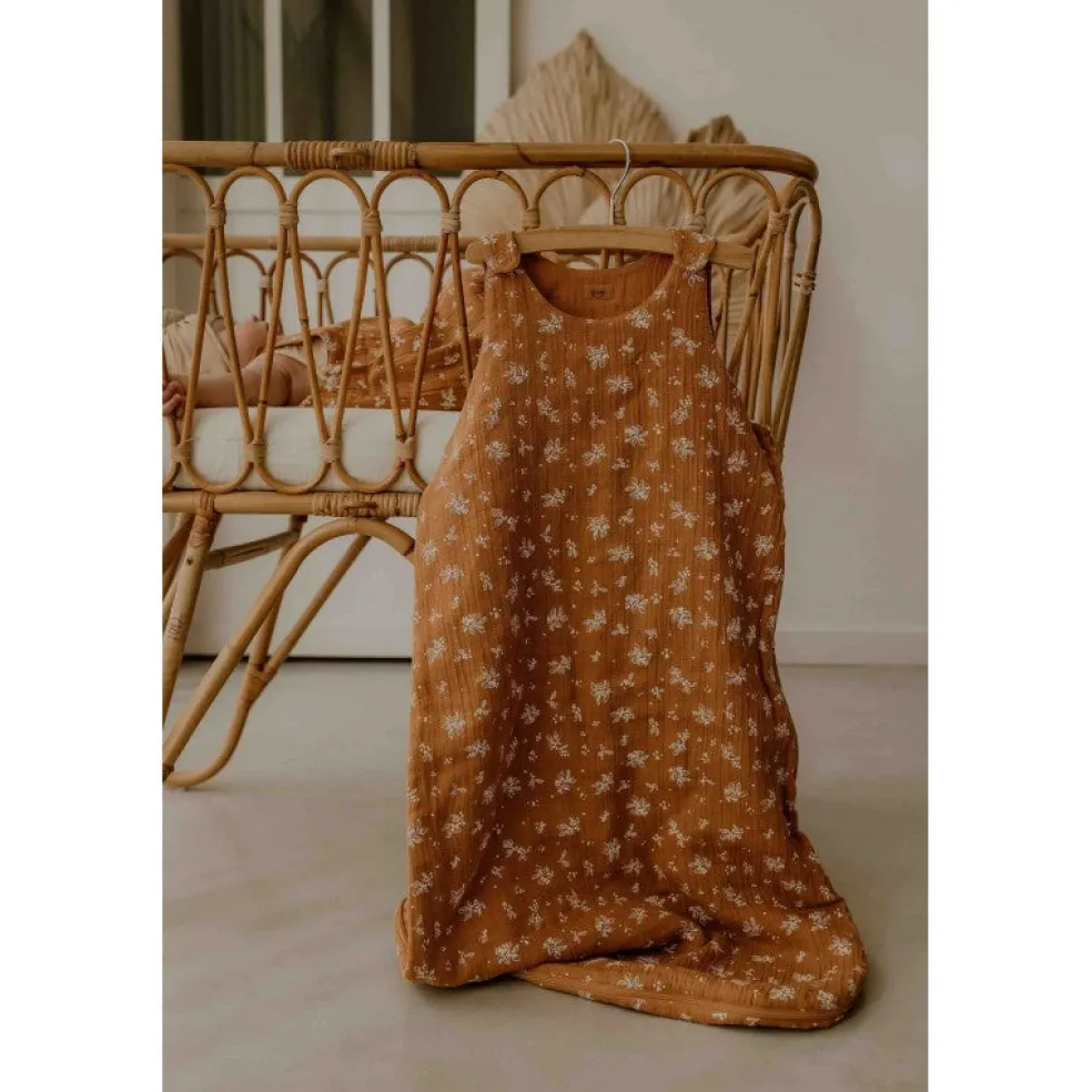 gigoteuse_lgre_vgtal_nut__0.webp Gigoteuse Légère Végétal Nut - Bonjour Little