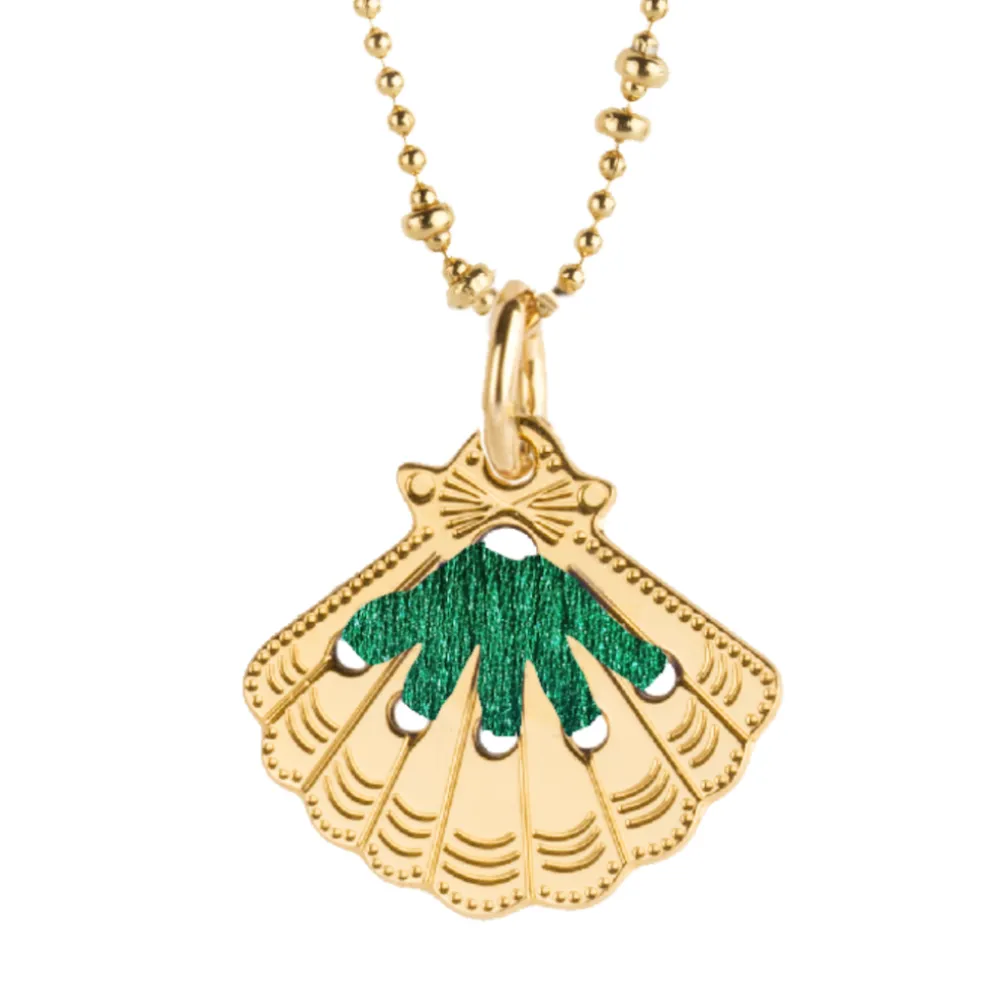 pendentif_amulette_coquil_0.webp Pendentif Amulette Coquillage Or Green - Camille Enrico