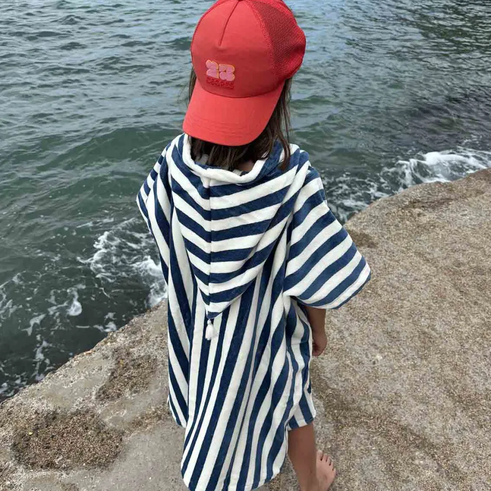 poncho_suzon_rayures_bleu_1.webp Poncho Suzon Rayures Bleu Midnight - Rose In April