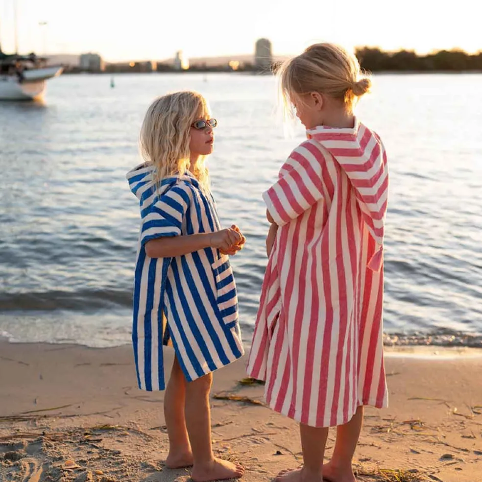 poncho_suzon_rayures_stra_1.webp Poncho Suzon Rayures Strawberry - Rose In April