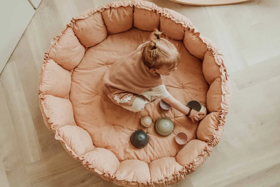 tapis_deveil_contour_rele_3-1.webp Tapis d'Eveil Contour Relevable Bloom Fleuri - Play and Go