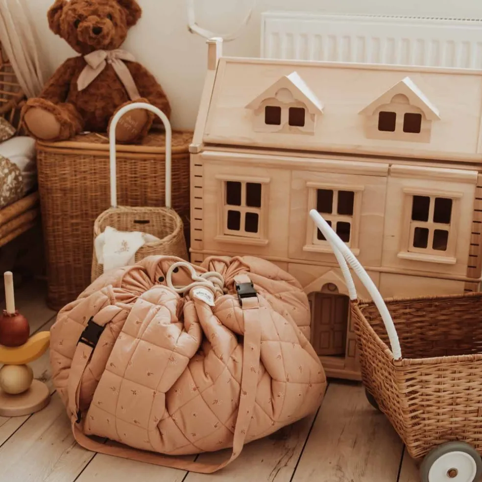 tapis_eveil_et_sac__lange_1.webp Tapis Eveil et Sac à Langer Soft Fleurs - Play and Go