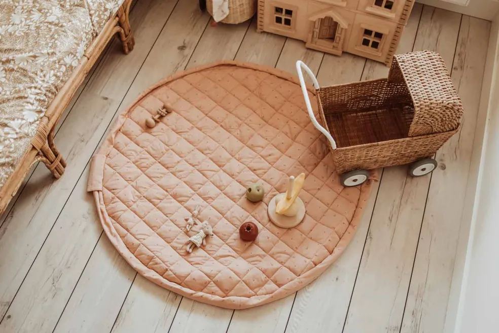 tapis_eveil_et_sac__lange_5.webp Tapis Eveil et Sac à Langer Soft Fleurs - Play and Go