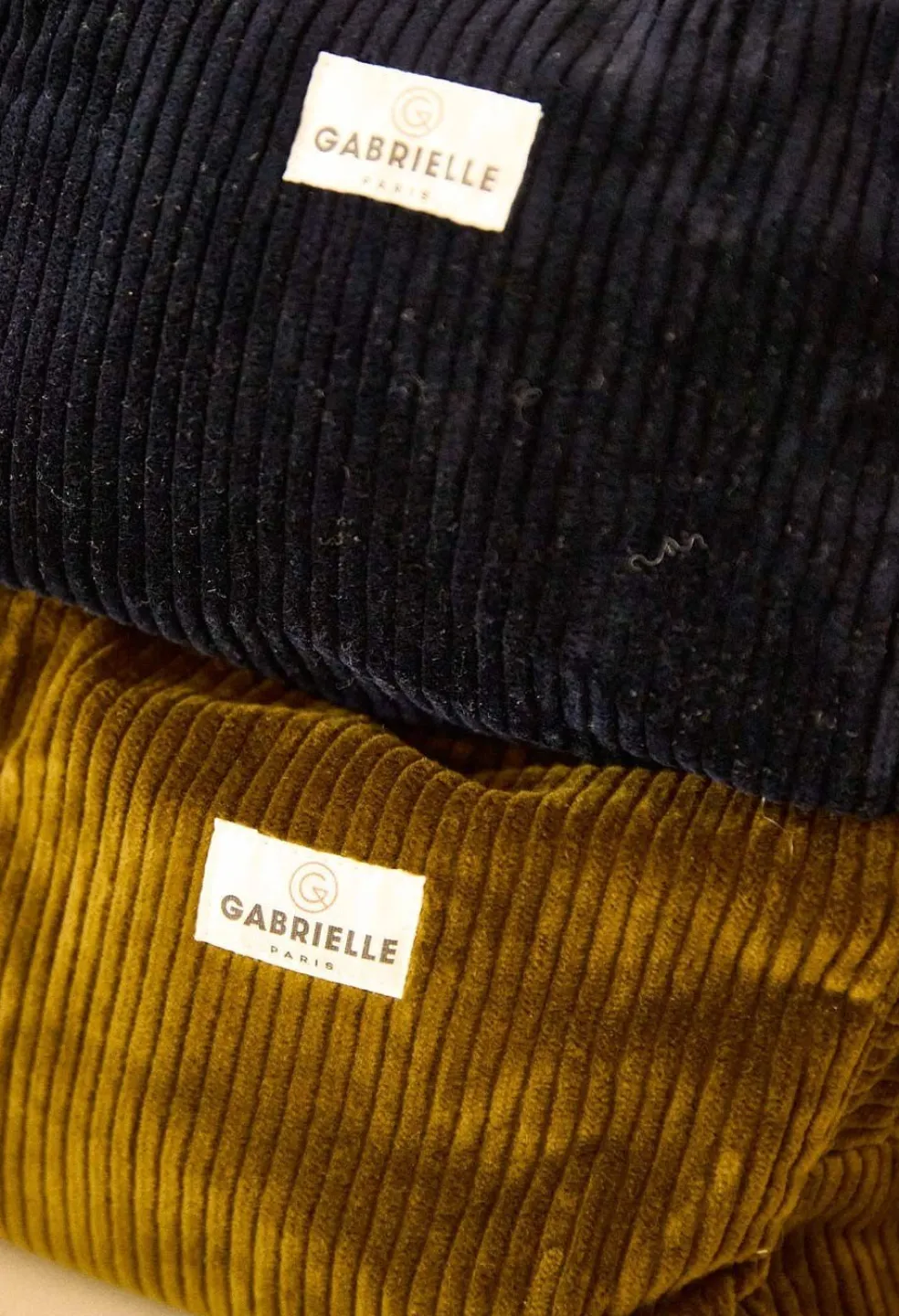 trousse_de_toilette_en_ve_1.webp Trousse de Toilette en Velours Bleu Marine - Gabrielle Paris